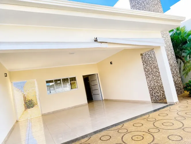 Casa de alto padrão, 3 quartos, suíte, área gourmet, placas solar, 165 m, financia.