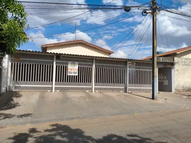 casa 3 quartos, suíte, garagem- casa de fundos. pequeno quintal. próx.Terminal Jd.Novo Mun