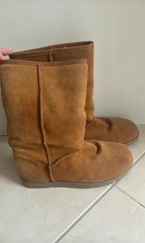 Bota térmica de inverno marrom Pé na Neve