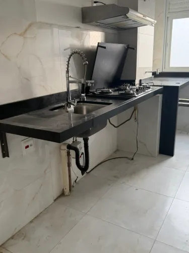 Pia de mármore preta com cooketop