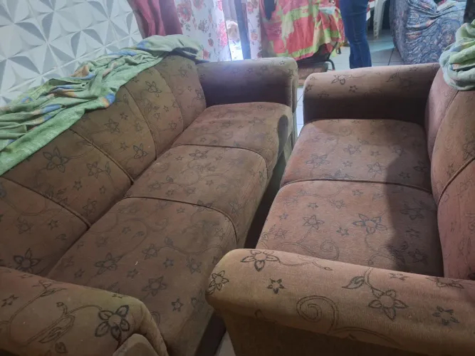 Vendo um sofá