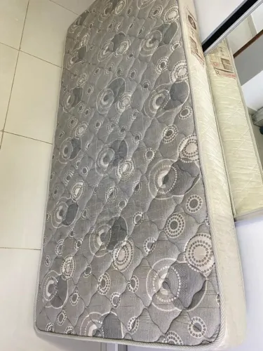 Colchão solteiro usado D33