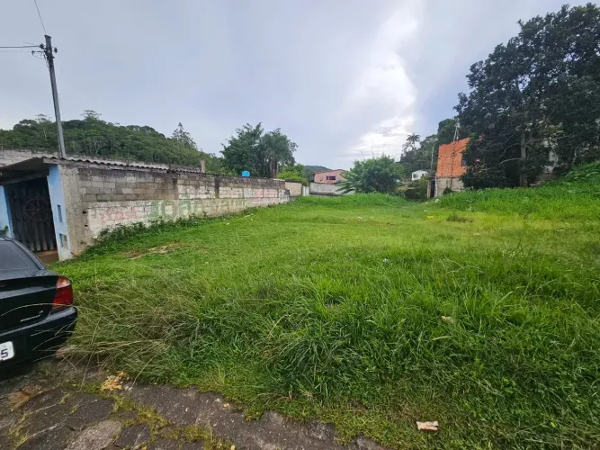 Terreno de uso comercial/residencial em Juquitiba