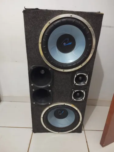 Caixa de som automotivo