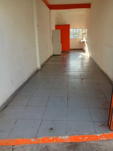 Aluga - Se Salão 40m2 Na Avenida.