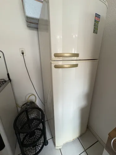 GELADEIRA ÓTIMA - R$ 700 ?