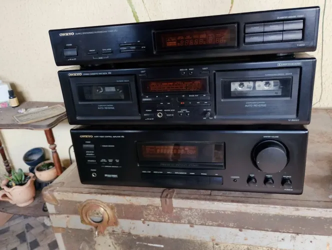 Conjunto de som onkyo em ótimo estado de conservação e funcionando perfeitamente!