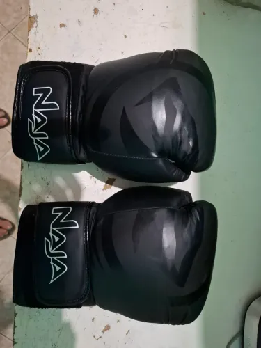 Luva e caneleira de Muay Thai