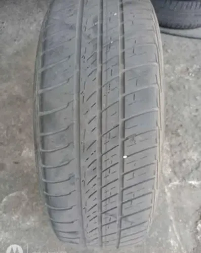 Pneu para carro 185/60/15<br>Retirada em Nilópolis<br>Aceito cartão de crédito