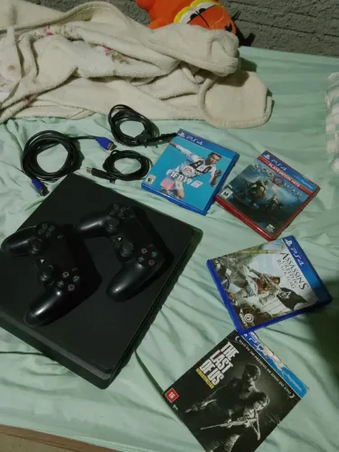 PlayStation 4 Slim 1TB