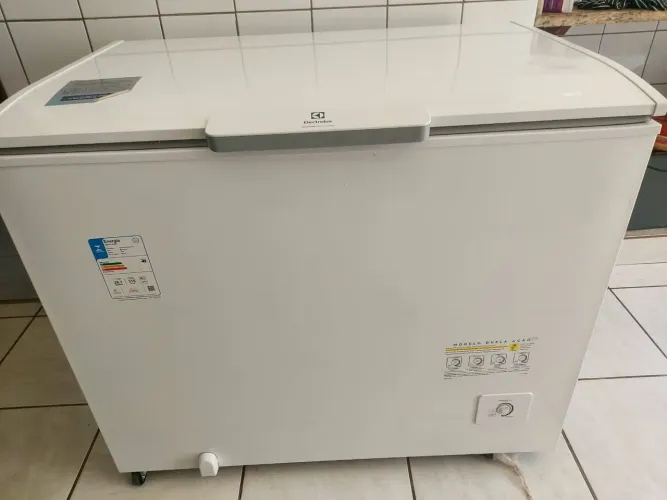 Congelador Eletrolux hi330 315 litros