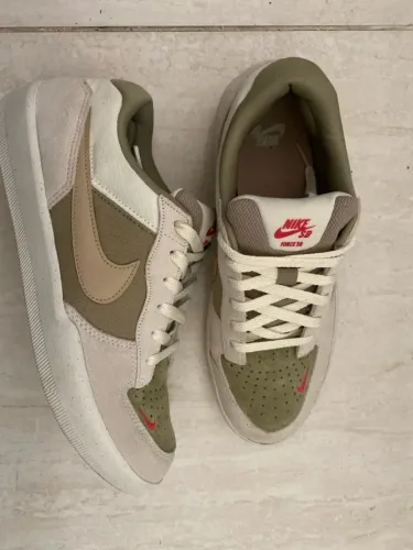 Tênis Nike original com caixa.