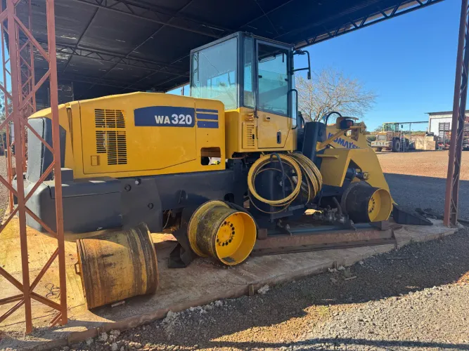 PÁ CARREGADEIRA KOMATSU WA 320