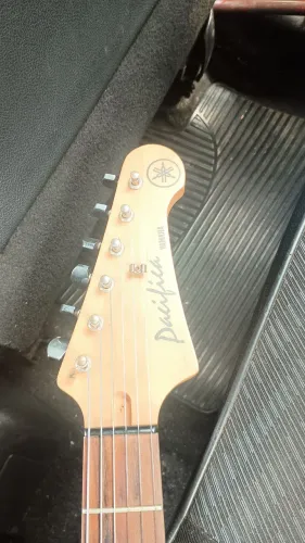 Guitarra strato caster Yamaha Pacific 012