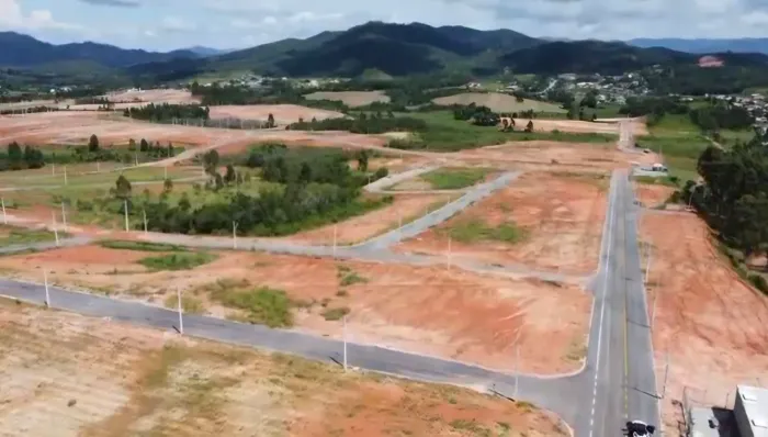 Vendo lote plano com 390 m². Pronto para construir! Loteamento Nova Governador