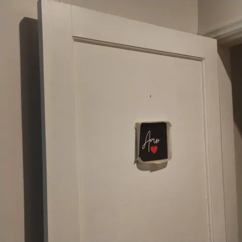 Porta madeira maciça para cômodo como quarto. Oportunidade!