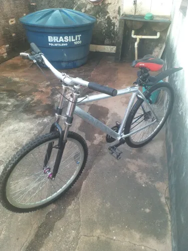 Bicicleta de alumínio aro 26