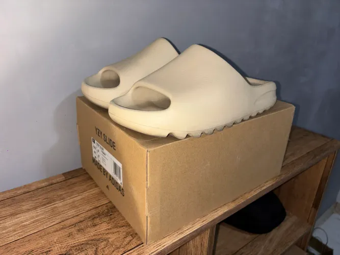 Chinelo Adidas Yeezy Slide Bone