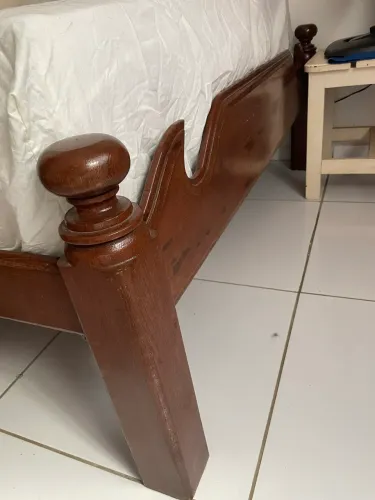 Cama madeira de gravata 