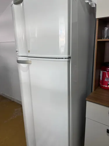 Geladeira Electrolux DC37 - 332L