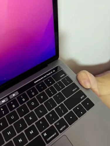 Macbook Pro 2017 Touchbar Space Grey 256gb i5