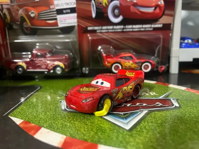 Cars Disney pixar McQueen impound (leia a descrição)