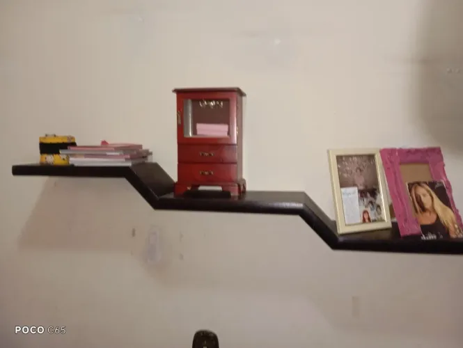 Prateleira suspensa flutuante ZIg Zag em MDF