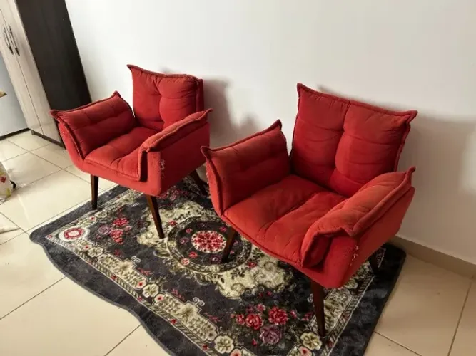 Duas poltronas vermelhas - vendo ou troco
