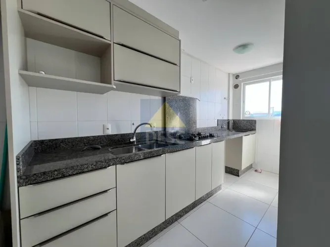 Apartamento com 02 suítes e 01 vaga para locação anual no Centro de Camboriú