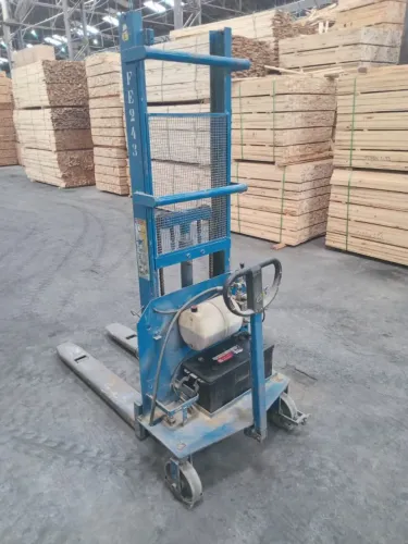Empilhadeira Semielétrica LE1016 1000Kg 1600mm | Paletrans