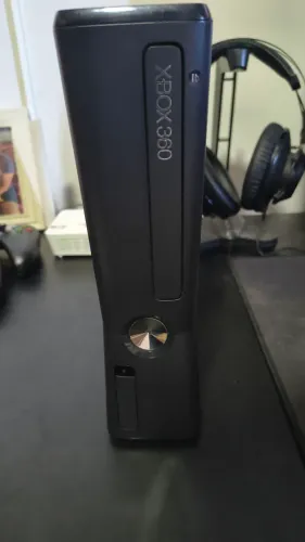 Xbox 360 (console + fonte) sem controle e sem hd 