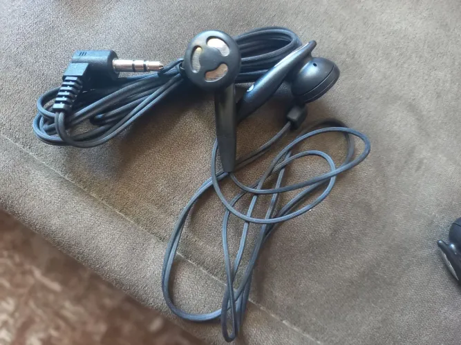 10 fones de ouvido Hyunday. Novos