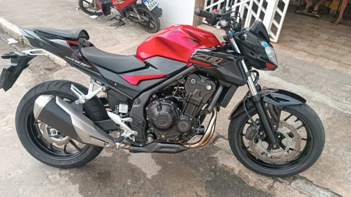 Cb500f extremamente nova e bem cuidada ?