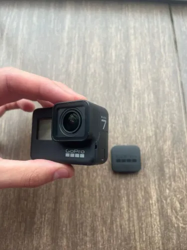 GoPro Hero 7 Black + Kit Acessórios + Maleta (sem bateria)