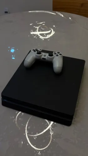 PS4 À VENDA + CONTROLE ORIGINAL! ( negociamos )