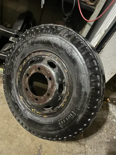 pneu montado com câmara 750 X 16