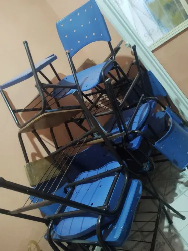 Vendo cadeiras escolar.