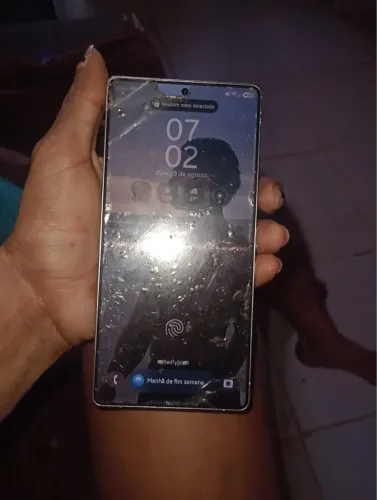 S25 ultra apenas trincado atras