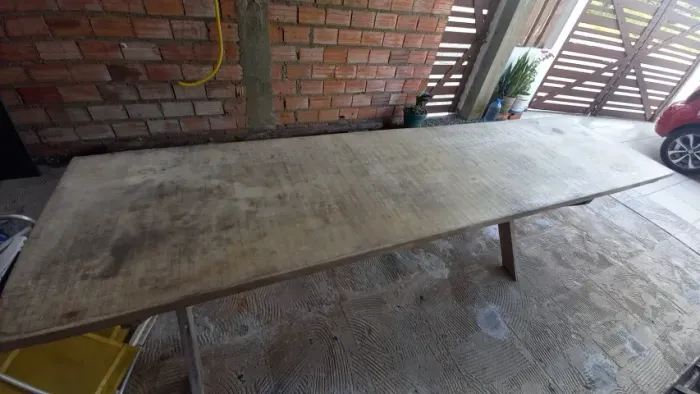 Mesa de madeira maciça