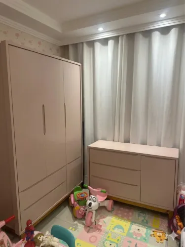 Guarda roupa e cômoda infantil rosa 