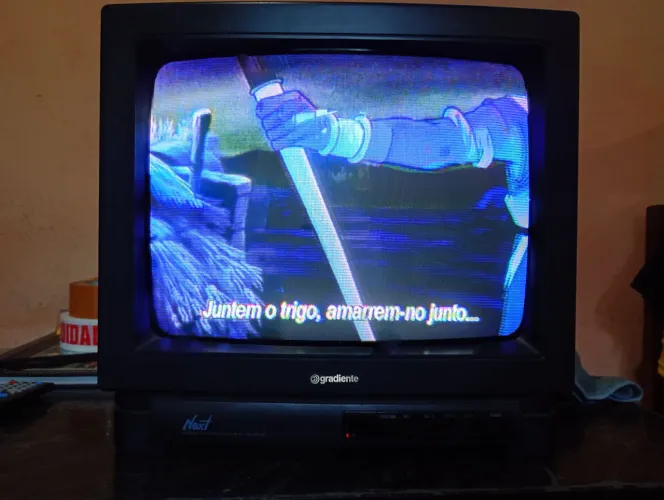 TELEVISÃO GRADIENTE TUBO 14 POLEGADAS (MODELO NEXT COLLOR GT 1411) RARIDADE COM CONTROLE