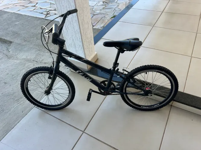 Bike Cáloi expert aro 20 preta