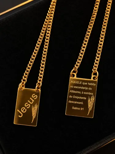 Colar em aço inoxidável.