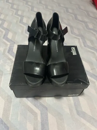 Melissa mar wedge