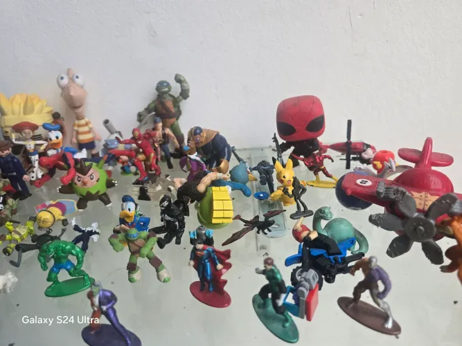 Vendo coleção de miniatura de bonecos