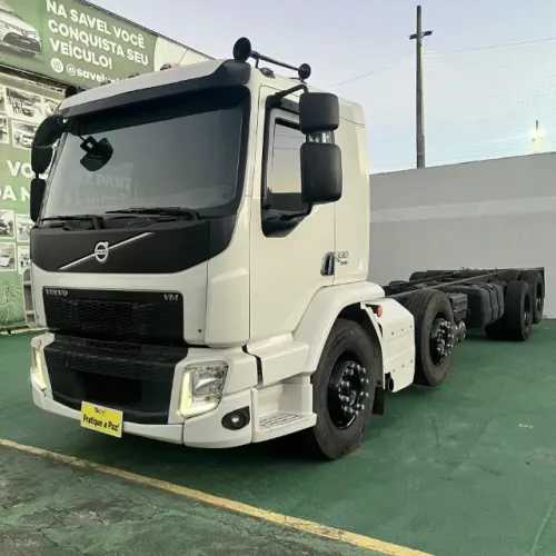 Volvo VM 330 8x2 Bitruck 2020 Chassi Branco Completo