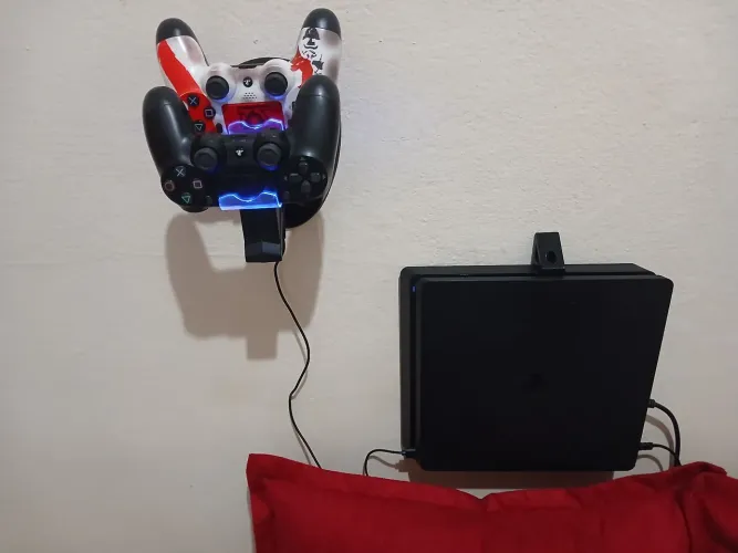 PS4 Slim novo e 2 controles