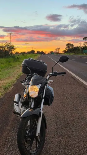 Vendo Honda Fan 160 preta ano 2022, modelo 2023 -  moto muito bem conservada e de único do