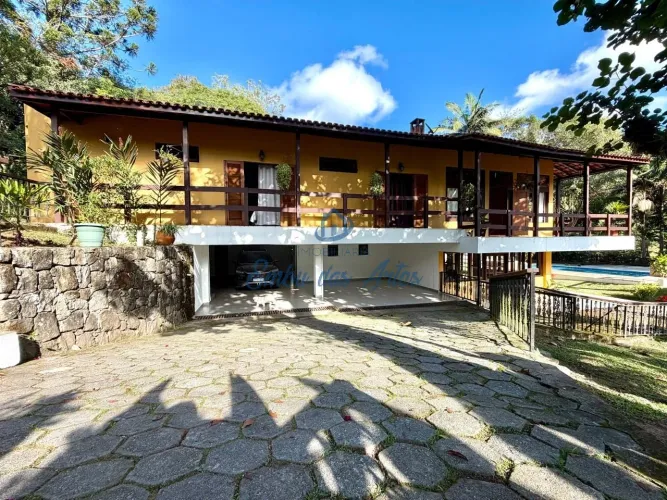 Casa à venda no Condomínio Embu Colonial em Embu das Artes-SP.