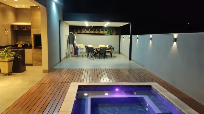 CASA NO CONDOMINIO BARONESA